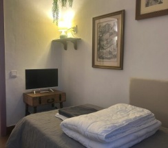 Одноместный номер с ТВ без удобств в Два гуся