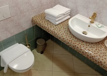 Апартаменты с просторной спальней, обеденной зоной и балконом в My Favourite Garden Hotel