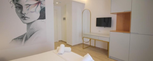 Двухместный номер Deluxe с балконом двуспальная кровать в Julia Hotel