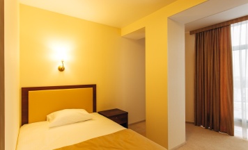 ОДНОМЕСТНЫЙ НОМЕР С ПАНОРАМНЫМ ОКНОМ (SNGL KOMFORT PANORAMA 21/22 этаж) в Gala Hotel