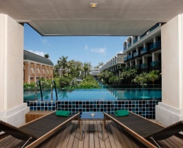 Четырёхместный номер Pool Access Sunset Grand Deluxe в Phuket Graceland Resort And Spa