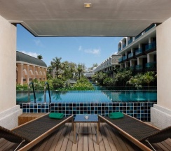 Четырёхместный номер Pool Access Sunset Grand Deluxe в Phuket Graceland Resort And Spa