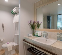 Номер Deluxe рядом с пляжем в The Briza Beach Resort Khaolak