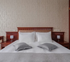 Оптима с двуспальной кроватью в Marins Grand Hotel Астрахань