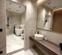 Люкс Superior с балконом в Golden Dragon Hotel & Spa