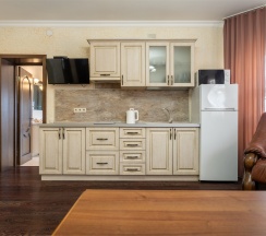 Премиум с кухней (Трехкомнатный 4-х местный номер без балкона) в Odeon