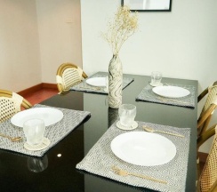 Четырёхместный люкс с 2 комнатами в Bellevue Boutique Bangkok