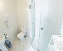 Двухместный Улучшенный номер с кроватью размера "queen-size" и видом на город в Алмаз