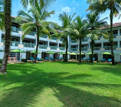 Трёхместный номер Deluxe с балконом в The Briza Beach Resort Khaolak