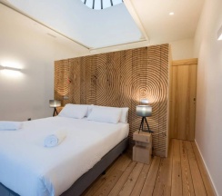 Двухместный люкс с видом на реку двуспальная кровать в The Central House Porto Ribeira - Hostel
