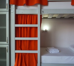 Женский шестиместный номер (нижнее) в Sunny Sochi Hostel