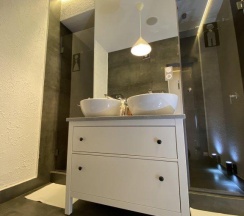 5-местные 2-комнатные апартаменты люкс семейные (мансарда) в Apart Ru Hotel