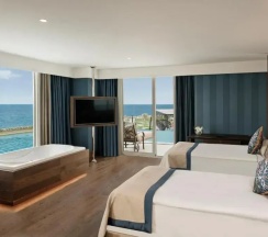 Люкс Royal с видом на море в Kaya Palazzo Resort & Casino Girne