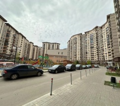 Четырёхместные апартаменты с видом на город в Апартаменты Истоман 2+2 в спальном микрорайоне