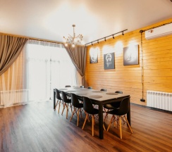 Четырёхместный коттедж Deluxe в Винни-Вилла