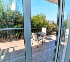 25 - Двухместный номер с террасой и боковым видом на море в Азов Инн