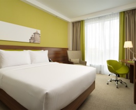 Номер с кроватью размера "queen-size" для некурящих в Hampton by Hilton
