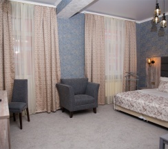 Трехкомнатный Семейный Номер в Пассаж