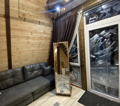 Коттедж с балконом и с красивым видом из окна в Dream Chalet