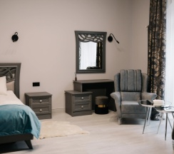 Вилла с балконом и с красивым видом из окна в Residence Village