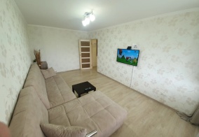 Апартаменты Квартира Виталий HouseRent Двухкомнатная по ул. Нефтяников, 27 в Альметьевске