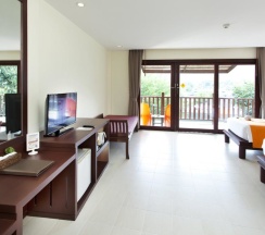 Двухместная студия с видом на бассейн двуспальная кровать в Arinara Beach Resort Phuket