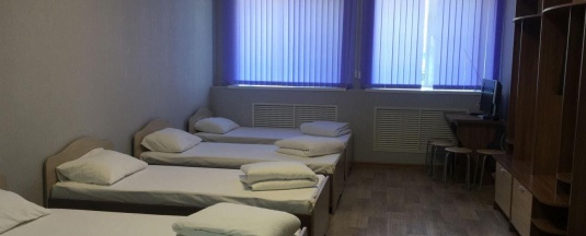Кровать в 7-местном общем номере в Чулым
