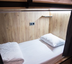 Шестиместный номер с двухъярусными кроватями (без окна) в Arctik Room