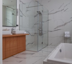 Двухместный полулюкс с балконом и с красивым видом из окна двуспальная кровать в Вилла Плёс