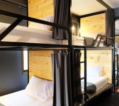 Кровать в общем номере в Bandai Hostel
