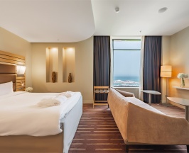 Номер Privilege, с видом на море - с двуспальной кроватью и софой в Mercure Sochi Centre