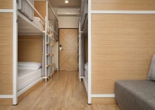 Кровать в общем номере в Bed One Block Hostel