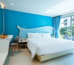 Двухместный номер Superior с балконом (двуспальная кровать) в Centara Sonrisa Residences & Suites Sriracha