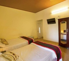 Семейный номер Standard с балконом и с видом на сад в Strawberry Garden Homestay