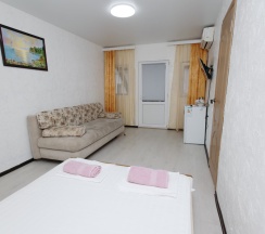 Пятиместный номер Premium с балконом и с красивым видом из окна в Анапа Сити