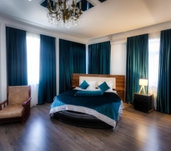 Двухместный номер Deluxe двуспальная кровать в Royal Palace Hotel Baku