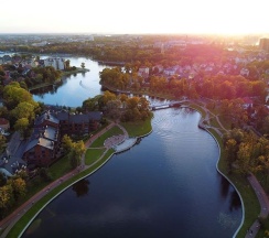 1.Четырехместный номер полулюкс в Royal Lake