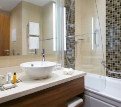 Номер категории «Семейный» с большой кроватью (King size) в Hilton Garden Inn Volgograd