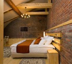 Улучшенный двухместный номер (без окна) в Маросейка 2/15