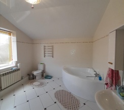 Комната полулюкс (мансарда) в Maxi House