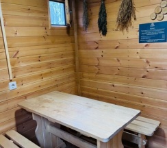 Дом у бассейна с 2 спальнями, беседкой и мангалом в Мы дома-Зеркальный лес