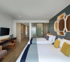 Семейный номер Premier с балконом и с видом на море в Avista Grande Phuket Karon - MGallery