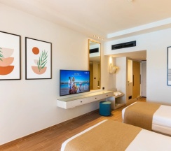 Трёхместный номер Premium с видом на сад в Desert Rose Resort