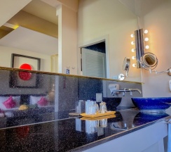 Двухместный семейный номер Deluxe с видом на горы в Sino House Phuket Hotel
