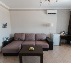 cемейный с балконом и видом на море в GG hotel