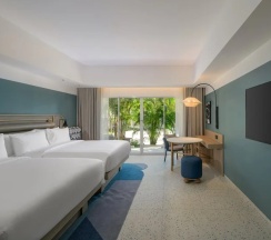 Четырёхместный номер Premium Deluxe с видом на бассейн в Centara Karon Resort Phuket