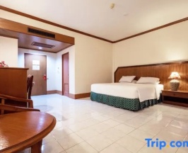 Двухместный номер Standard с видом на улицу двуспальная кровать в Kata Sun Beach Hotel