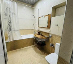 Шестиместные апартаменты с балконом в Гостевой дом