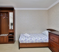 Семейный двухкомнатный номер с балконом в Черномор