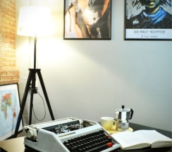 Номер Standard с красивым видом из окна в Goodfellas Thong Lor Hostel
